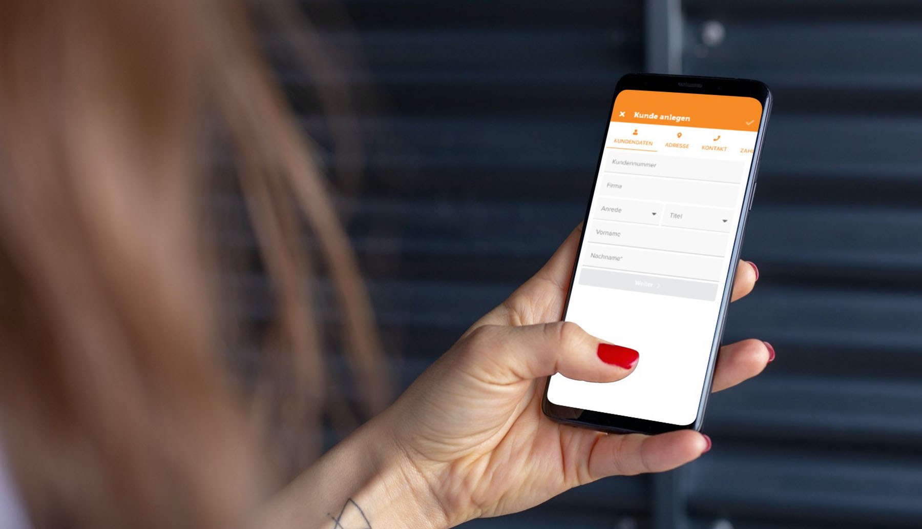 JTL-Wawi App: Frau nutzt App