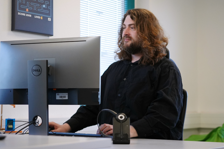 Mitarbeiter-Interview JTL: Product Owner Michael an seinem Arbeitsplatz